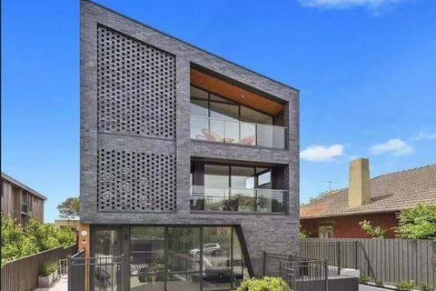 106 Modern Prestige 3 Storey New Establishment - Northern Rivers Accommodation 1
