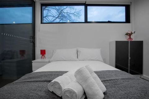 106 Modern Prestige 3 Storey New Establishment - Northern Rivers Accommodation 4