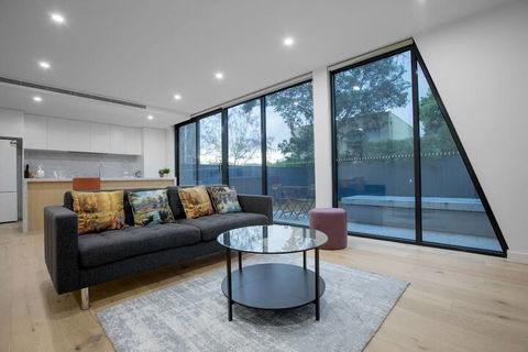 106 Modern Prestige 3 Storey New Establishment - Northern Rivers Accommodation 5