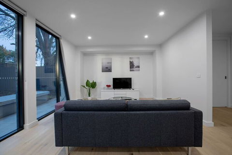 106 Modern Prestige 3 Storey New Establishment - Northern Rivers Accommodation 2