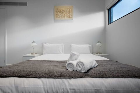 106 Modern Prestige 3 Storey New Establishment - Northern Rivers Accommodation 7