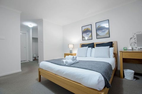 104 Sanctuary Lake Donatella Retreat - Northern Rivers Accommodation 3