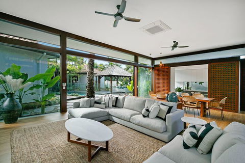 ESPRIT 2 PALM COVE BRAND NEW - Northern Rivers Accommodation 4