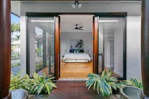 ESPRIT 2 PALM COVE BRAND NEW - Northern Rivers Accommodation 2