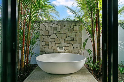ESPRIT 2 PALM COVE BRAND NEW - Northern Rivers Accommodation 5