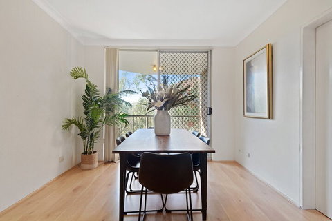 HomeHotel Luxury Close To Train Station - Northern Rivers Accommodation 5