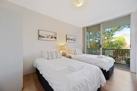 HomeHotel Luxury Close To Train Station - Northern Rivers Accommodation 2