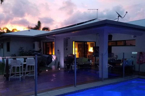 Beach Bliss Queen Bed BBQ Pool Netflix - Northern Rivers Accommodation 1