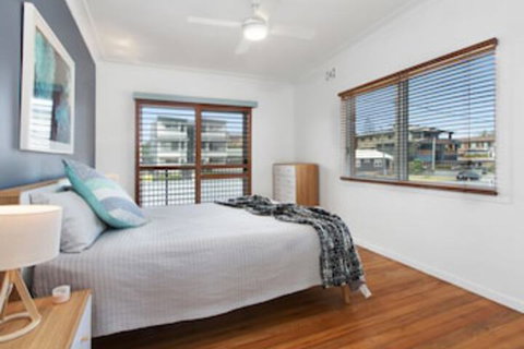 BEACH HOUSE On PEARL - Northern Rivers Accommodation 0