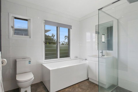 BEACH HOUSE On PEARL - Northern Rivers Accommodation 7
