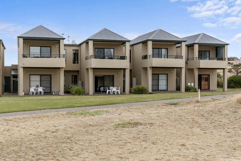 Front 9 Then Dine 3 / 61 St. Andrews Boulevard - Northern Rivers Accommodation 5