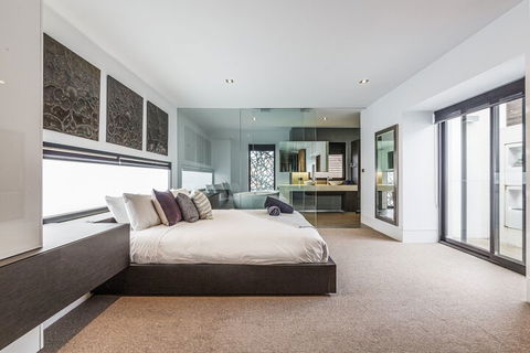 Luxury Designer Townhouse Parking - Northern Rivers Accommodation 1
