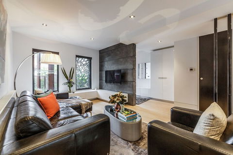 Luxury Designer Townhouse Parking - Northern Rivers Accommodation 2