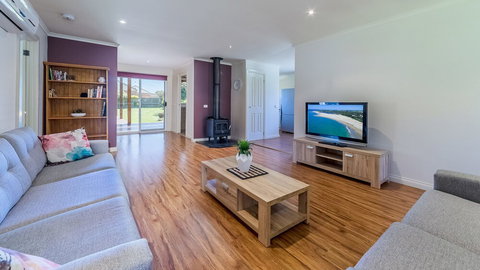 Loch Retreat 550m TO Town - Northern Rivers Accommodation 0