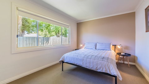 Loch Retreat 550m TO Town - Northern Rivers Accommodation 4