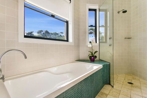 A SWEET ESCAPE Above Byron - Northern Rivers Accommodation 4
