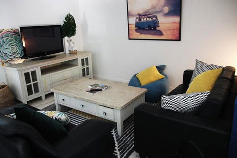 Yeppoon Beachhouse - Hostel - Northern Rivers Accommodation 4