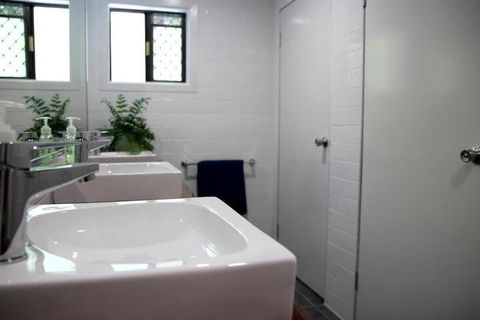 Yeppoon Beachhouse - Hostel - Northern Rivers Accommodation 5