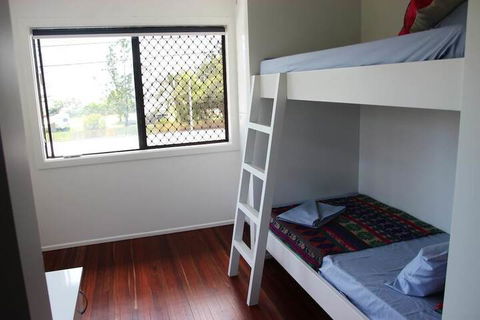 Yeppoon Beachhouse - Hostel - Northern Rivers Accommodation 6