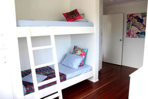 Yeppoon Beachhouse - Hostel - Northern Rivers Accommodation 7