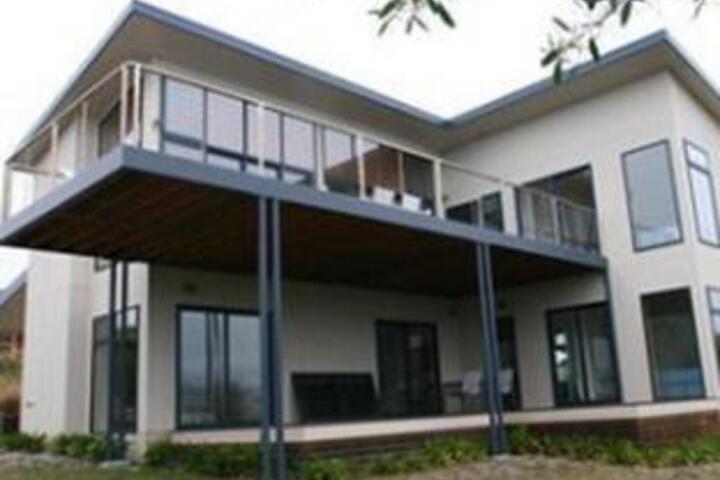 Binalong Bay TAS Northern Rivers Accommodation