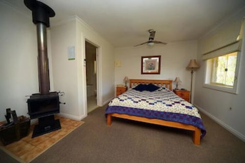 Riesling Trail & Clare Valley Cottages - Northern Rivers Accommodation 4