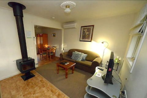 Riesling Trail & Clare Valley Cottages - Northern Rivers Accommodation 5