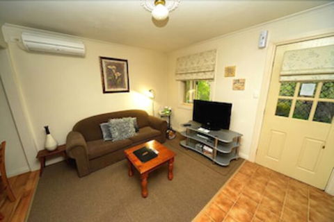 Riesling Trail & Clare Valley Cottages - Northern Rivers Accommodation 3