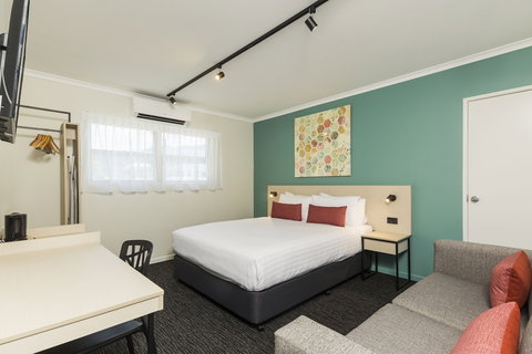 Nightcap At Balaclava Hotel - Northern Rivers Accommodation 4