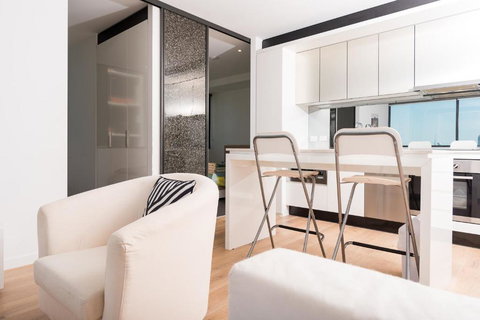 Gorgeous CBD Apartment With Bay View! - Northern Rivers Accommodation 2