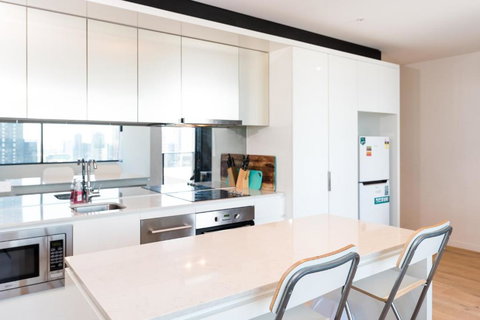 Gorgeous CBD Apartment With Bay View! - Northern Rivers Accommodation 5