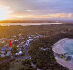 Angourie Blue 7 stroll to surfing beaches. - Northern Rivers Accommodation