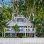 Decked Out By The Sea - Northern Rivers Accommodation 0