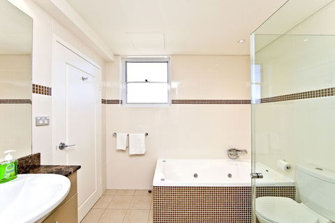 Harbourview Penthouse - Northern Rivers Accommodation 7