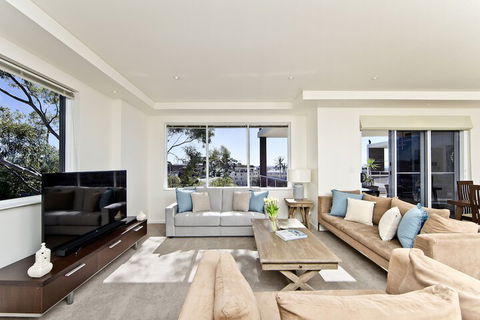 Harbourview Penthouse - Northern Rivers Accommodation 5