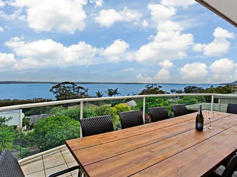 The Bay 25 Wallawa Rd Huge Home With Aircon Spectacular Views & Chromecast - Northern Rivers Accommodation 2
