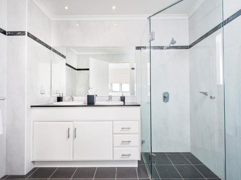 Views Views & More Views Sub Penthouse In Shoal Bay - Northern Rivers Accommodation 5