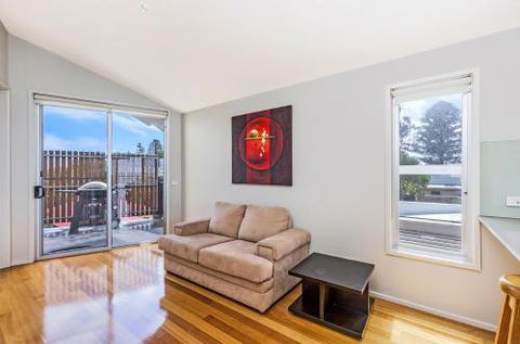 Shemara Idyllic East Beach Property With Multiple Living Areas - Northern Rivers Accommodation 5
