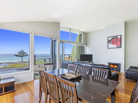 Shemara Idyllic East Beach Property With Multiple Living Areas - Northern Rivers Accommodation 6