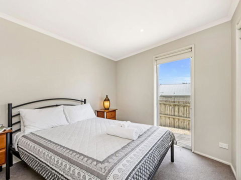 Shemara Idyllic East Beach Property With Multiple Living Areas - Northern Rivers Accommodation 2