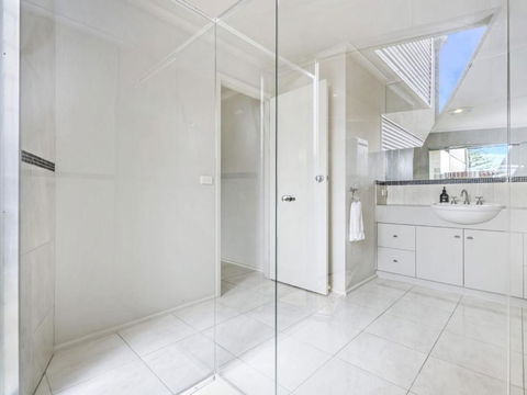 Shemara Idyllic East Beach Property With Multiple Living Areas - Northern Rivers Accommodation 1
