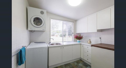 505 CONROD STRAIGHT MOUNT PANORAMA - Northern Rivers Accommodation 4