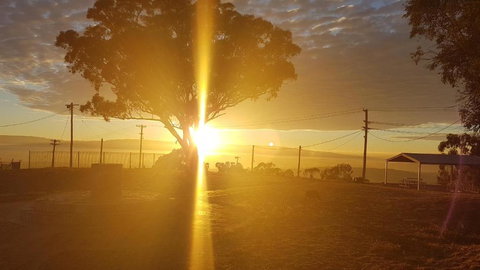505 CONROD STRAIGHT MOUNT PANORAMA - Northern Rivers Accommodation 3