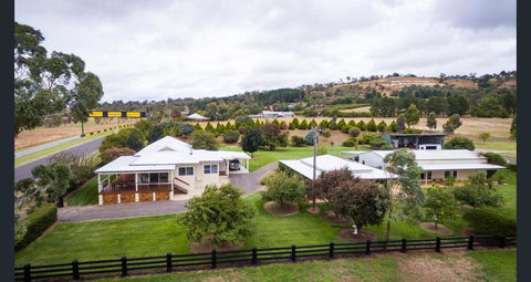 505 CONROD STRAIGHT MOUNT PANORAMA - Northern Rivers Accommodation 1
