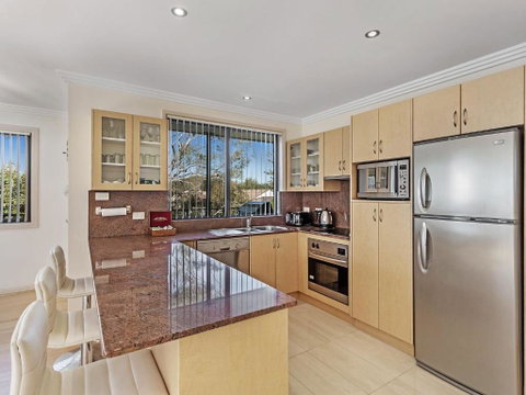 Karinya At Little Beach Upstairs - Northern Rivers Accommodation 5