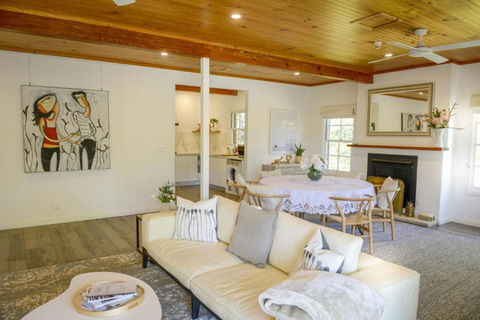 Myrtle Tree Lodge Flowers Kangaroo Valley - Northern Rivers Accommodation 1