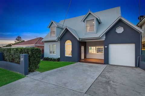 Waterview Beach House - Northern Rivers Accommodation 1