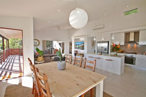 STUNNING HOME WITH SPECTACULAR VIEWS & CLOSE TO THE BEACH - Northern Rivers Accommodation 4