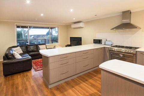 Eagle Bay Beach House - Northern Rivers Accommodation 6