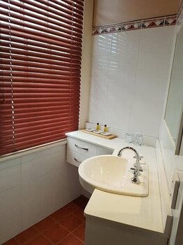 Highlands Hotel - Northern Rivers Accommodation 6